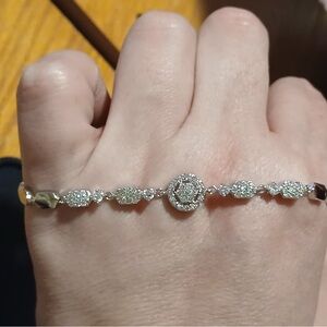 Elegant Silver Bracelet with Crystal Accents